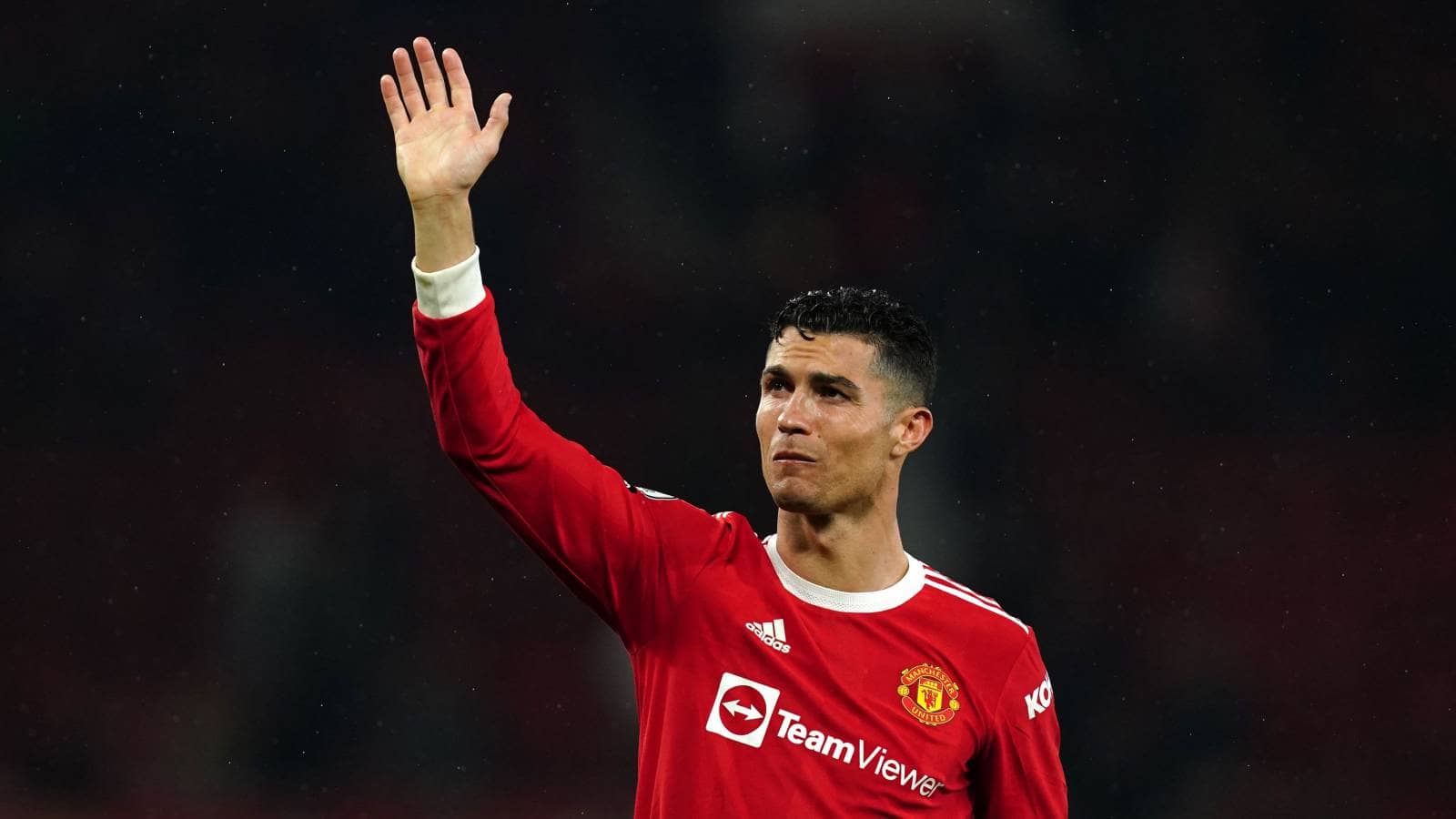 Cristiano-Ronaldo-waving-to-the-Old-Trafford-crowd-after-a-Manchester-United-win.jpg