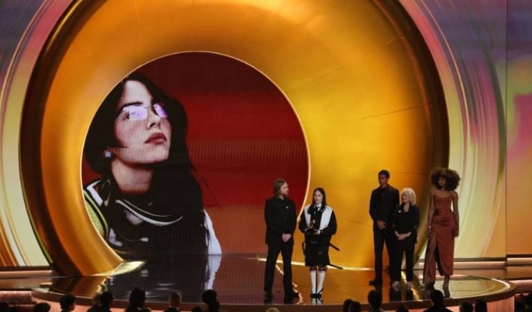 Lista e fituesve/ Grammy 2026, rekorde historike dhe surpriza në natën e madhe të muzikës! Mesazhe kundër ICE: Nuk jemi kafshë, jemi amerikanë