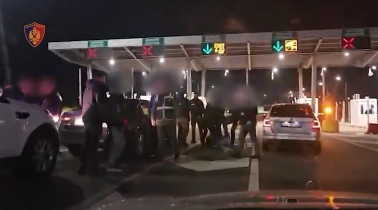 “2500 euro për t’i çuar në Itali”, arrestohet 41 vjeçari maqedonas që transportonte emigrantë, shpallet në kërkim “koka”