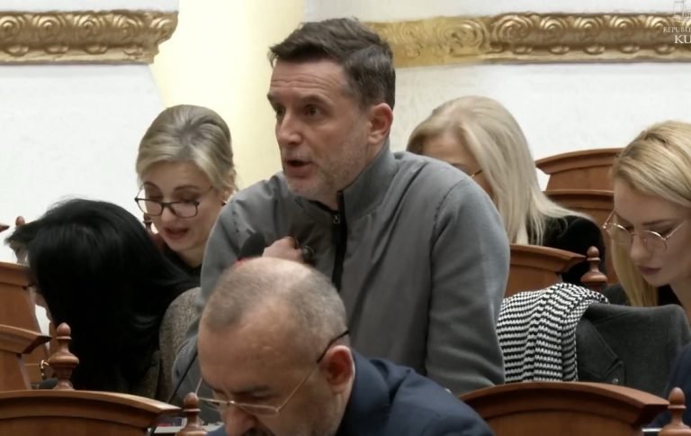 “Qendra shëndetësore në njësinë 5 nuk funksionin”/ Braçe i kërkon llogari ministres së Shëndetësisë: Banorët nuk po marrin shërbimin