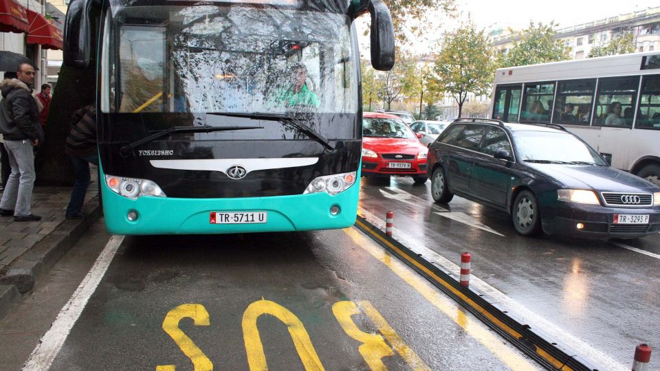 Autobus-ne-Tirane.jpg