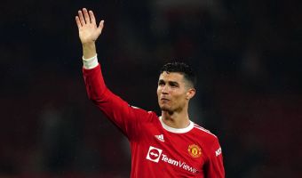 Cristiano-Ronaldo-waving-to-the-Old-Trafford-crowd-after-a-Manchester-United-win.jpg