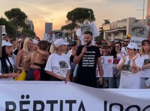 Nis protesta në Tiranë për dhunimin e 11-vjeçares, kush janë VIP-at pjesëmarrës